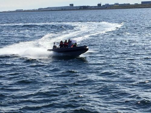 Når man tager et Speedbådskørekort skal man kunne styre båden i planende fart